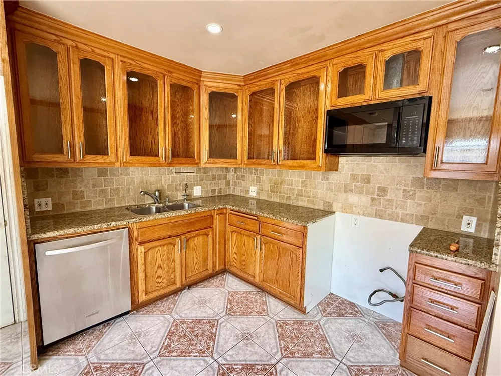 11322 Covello Sun Valley, CA 91352