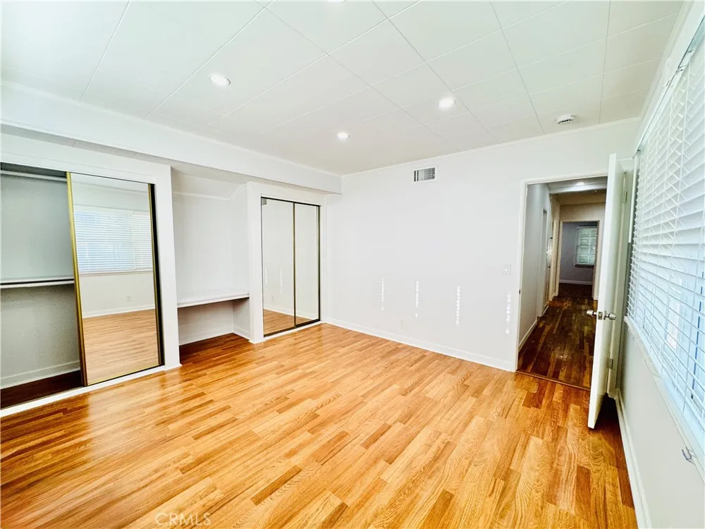 8201 Delco Winnetka, CA 91306