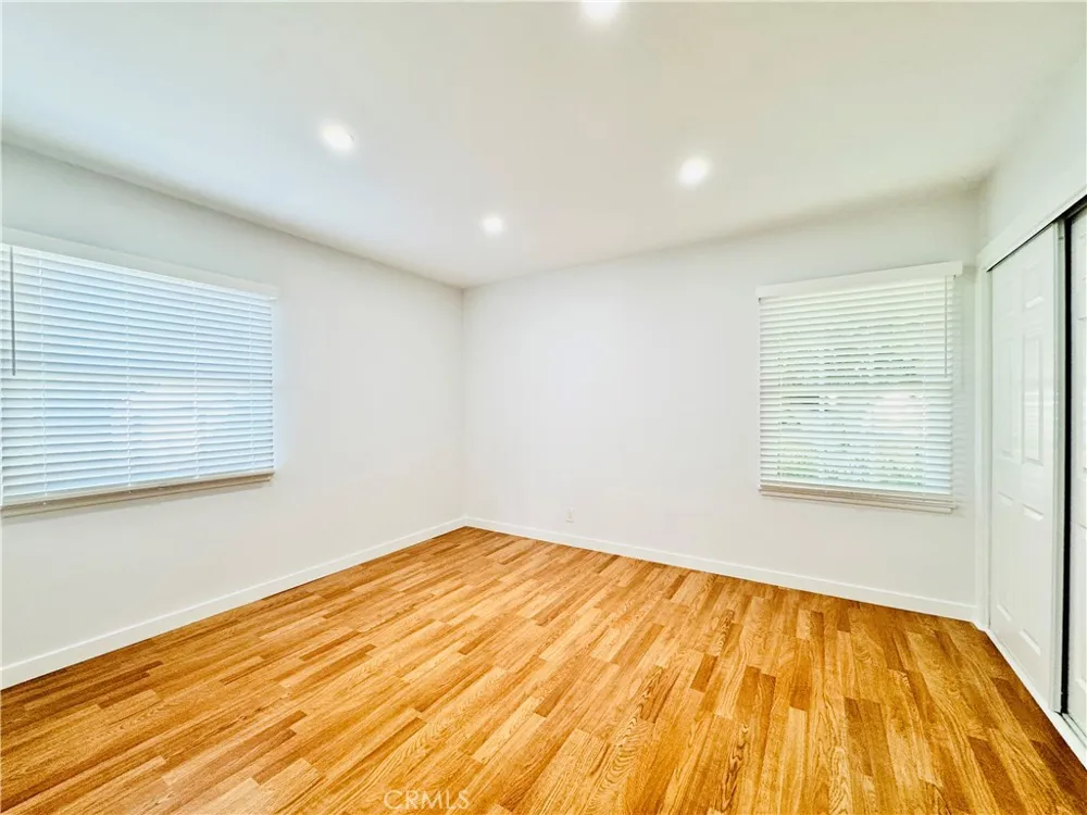 8201 Delco Winnetka, CA 91306