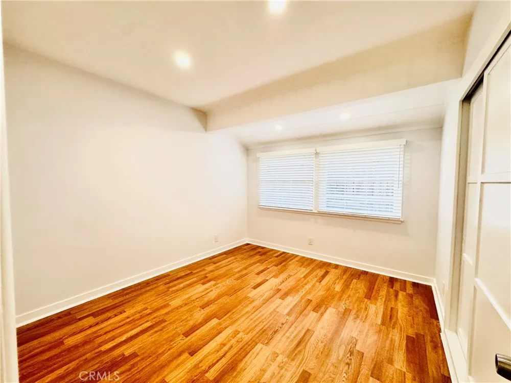 8201 Delco Winnetka, CA 91306