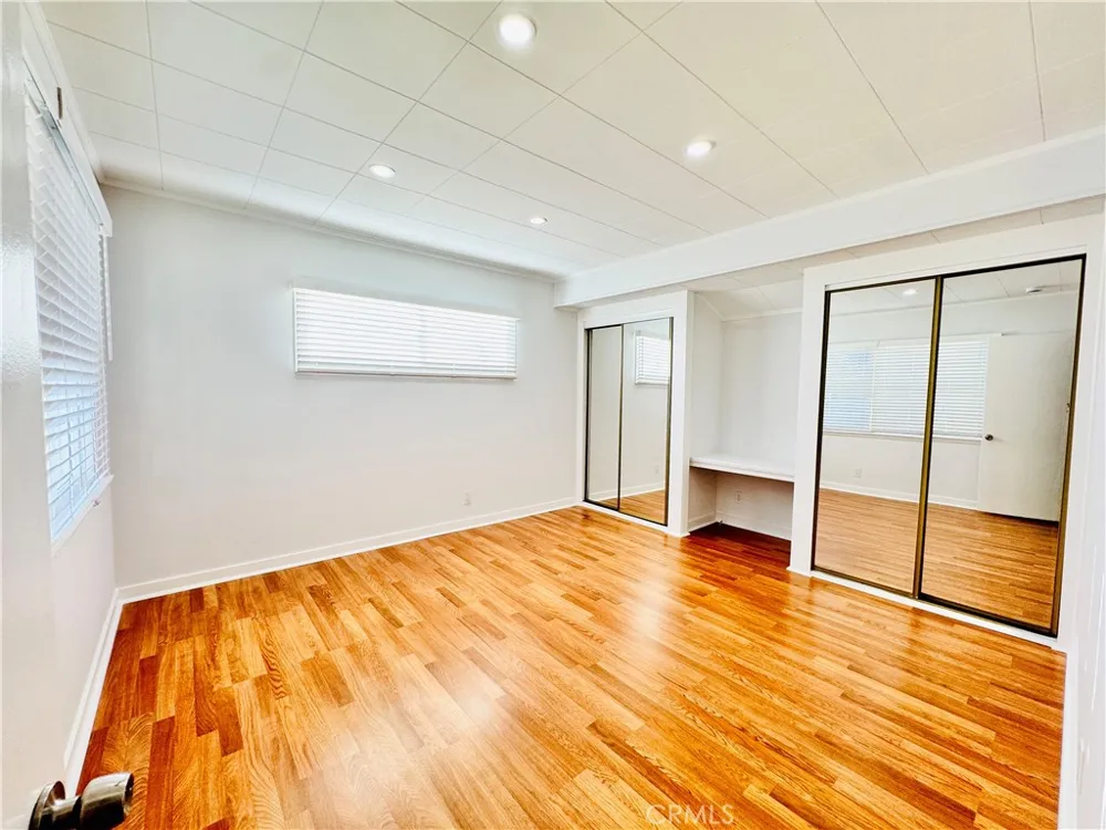 8201 Delco Winnetka, CA 91306