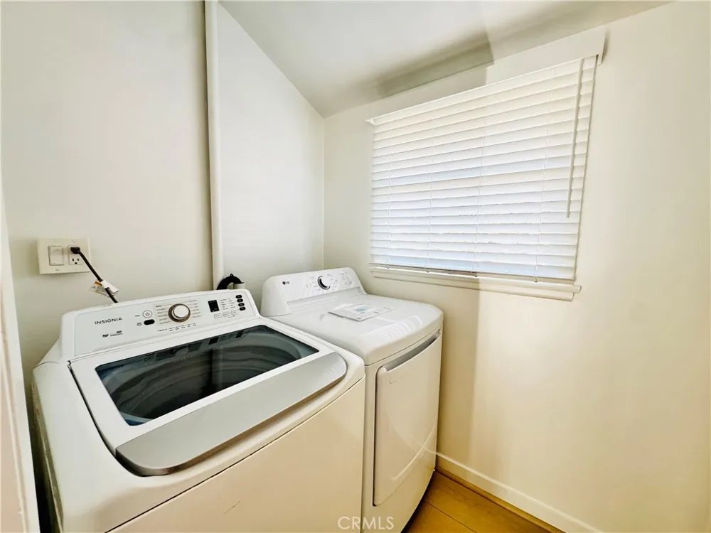 8201 Delco Winnetka, CA 91306