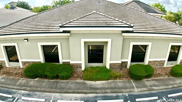 9643 HUEBNER RD #103 & 102 San Antonio, TX 78240