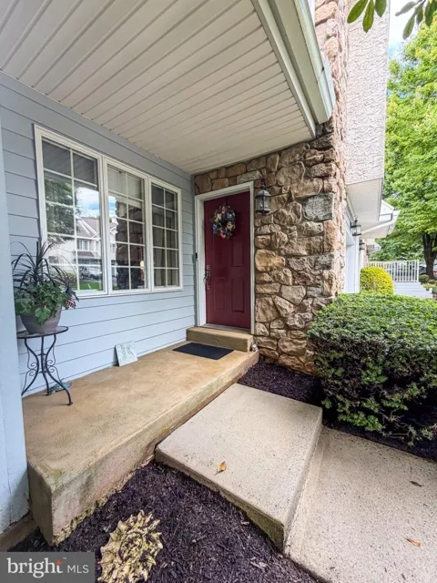 320 SHETLAND DRIVE #320