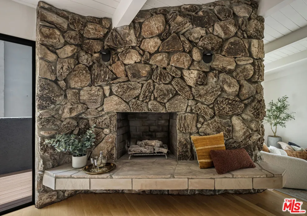 2426 Cazaux Place Los Angeles, CA 90068