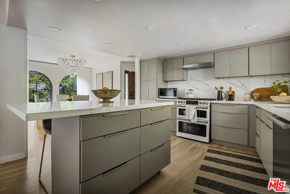 2426 Cazaux Place Los Angeles, CA 90068