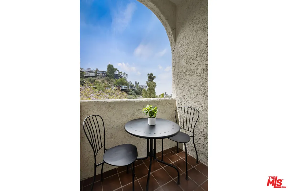 2426 Cazaux Place Los Angeles, CA 90068