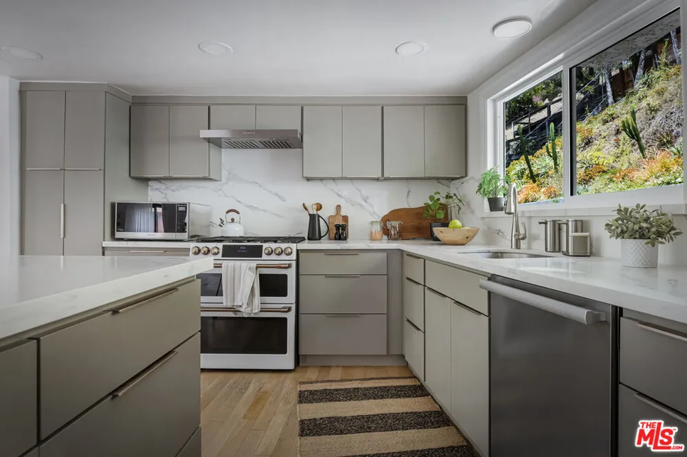 2426 Cazaux Place Los Angeles, CA 90068