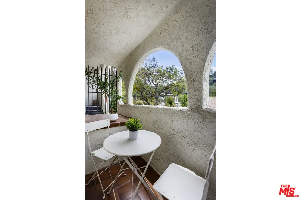 2426 Cazaux Place Los Angeles, CA 90068