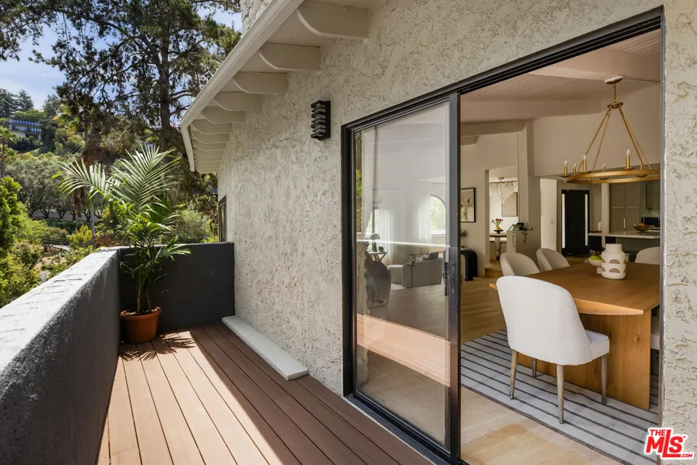 2426 Cazaux Place Los Angeles, CA 90068