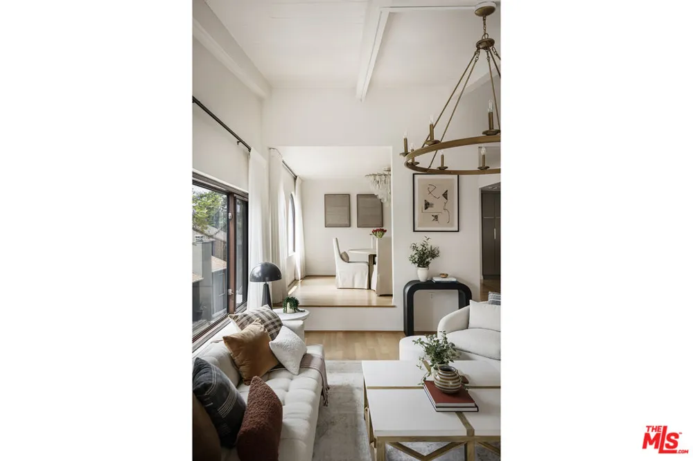 2426 Cazaux Place Los Angeles, CA 90068