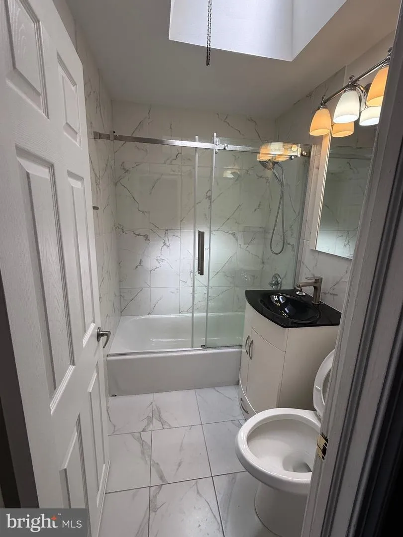 7133 LARGE Philadelphia, PA 19149