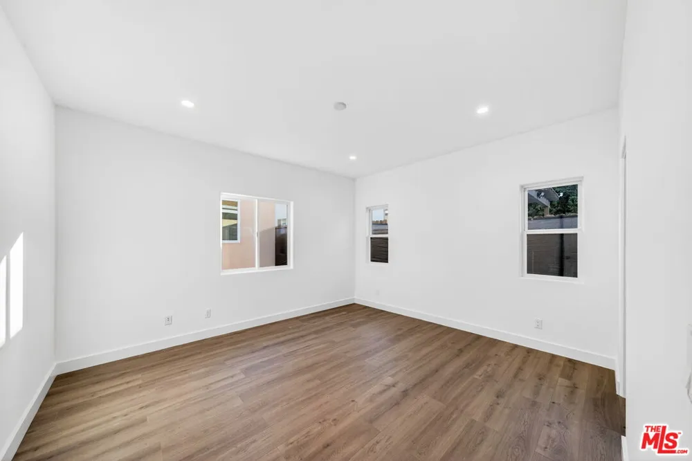 17623 Burbank Boulevard Encino, CA 91316