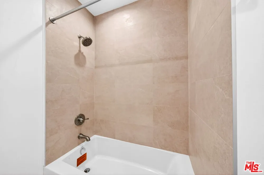 17623 Burbank Boulevard Encino, CA 91316