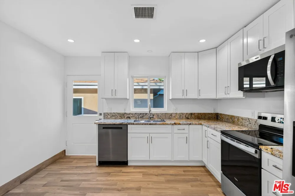 17623 Burbank Boulevard Encino, CA 91316