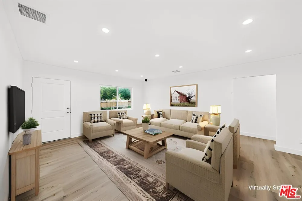 17623 Burbank Boulevard Encino, CA 91316