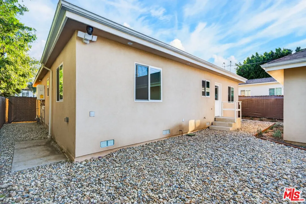 17623 Burbank Boulevard Encino, CA 91316
