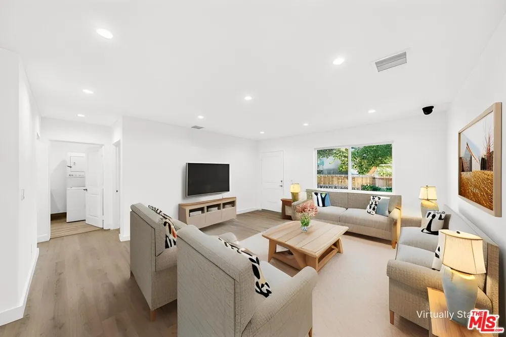 17623 Burbank Boulevard Encino, CA 91316