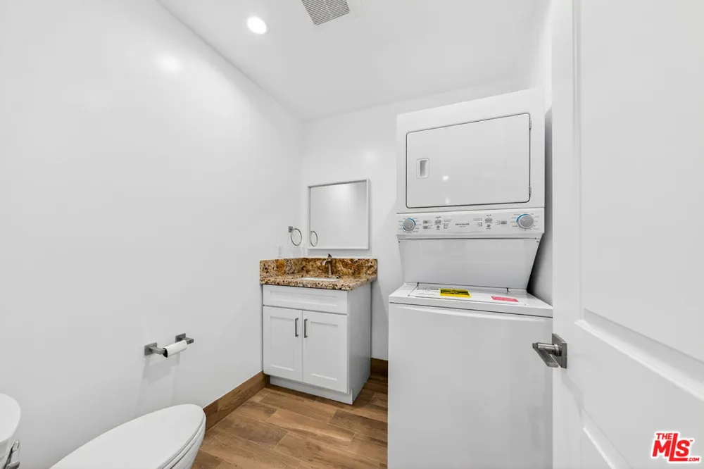 17623 Burbank Boulevard Encino, CA 91316