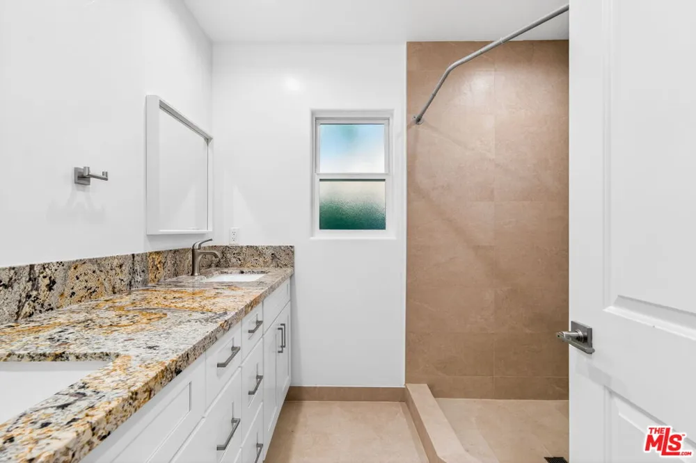 17623 Burbank Boulevard Encino, CA 91316