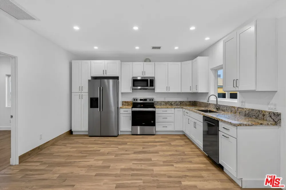 17623 Burbank Boulevard Encino, CA 91316