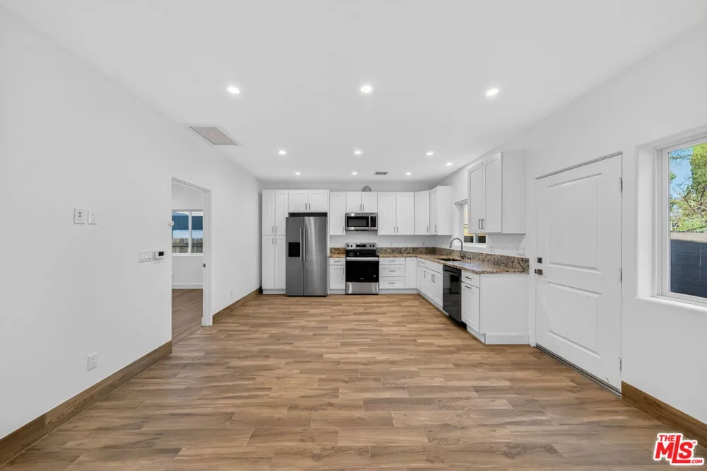 17623 Burbank Boulevard Encino, CA 91316