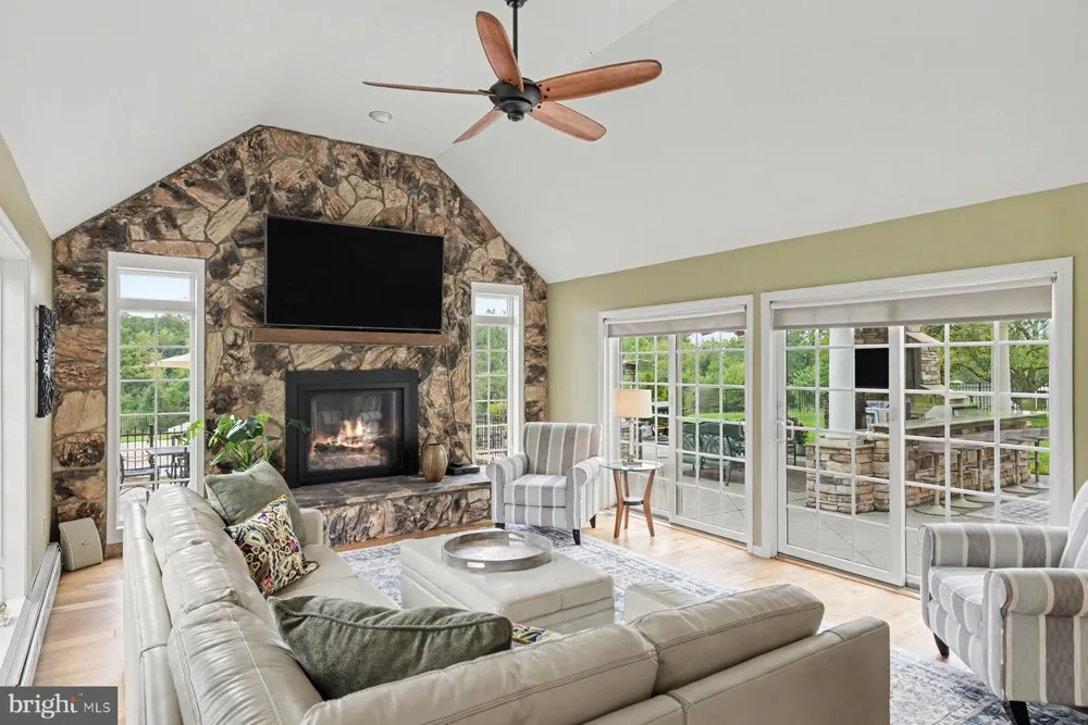 98 CRESSMAN ROAD Telford, PA 18969