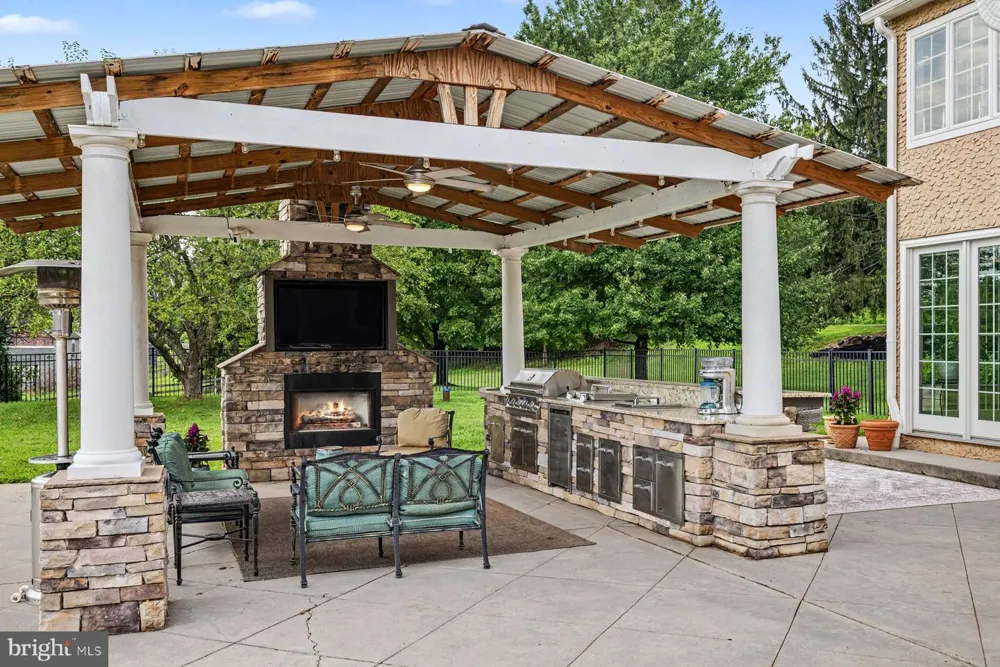 98 CRESSMAN ROAD Telford, PA 18969