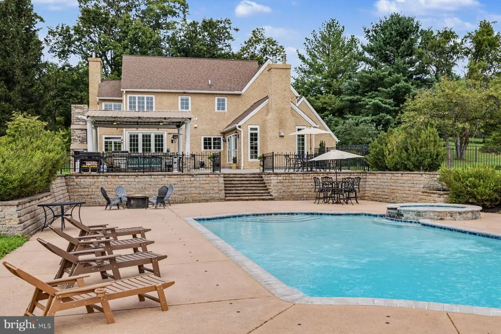 98 CRESSMAN ROAD Telford, PA 18969