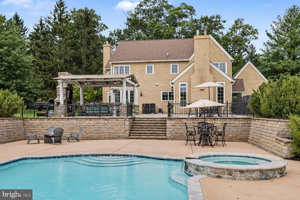 98 CRESSMAN ROAD Telford, PA 18969