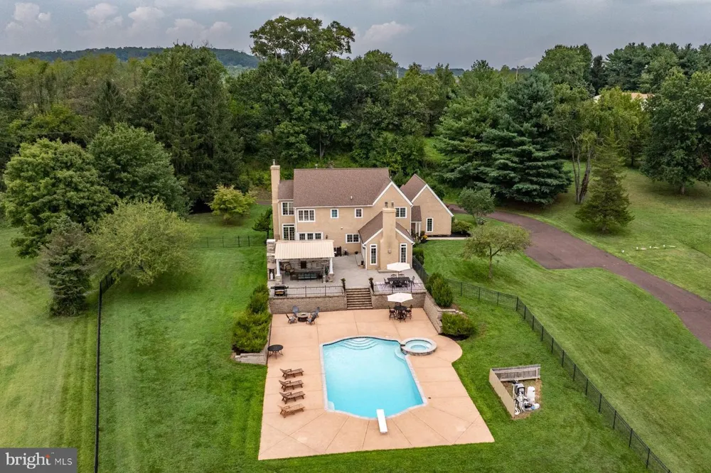 98 CRESSMAN ROAD Telford, PA 18969