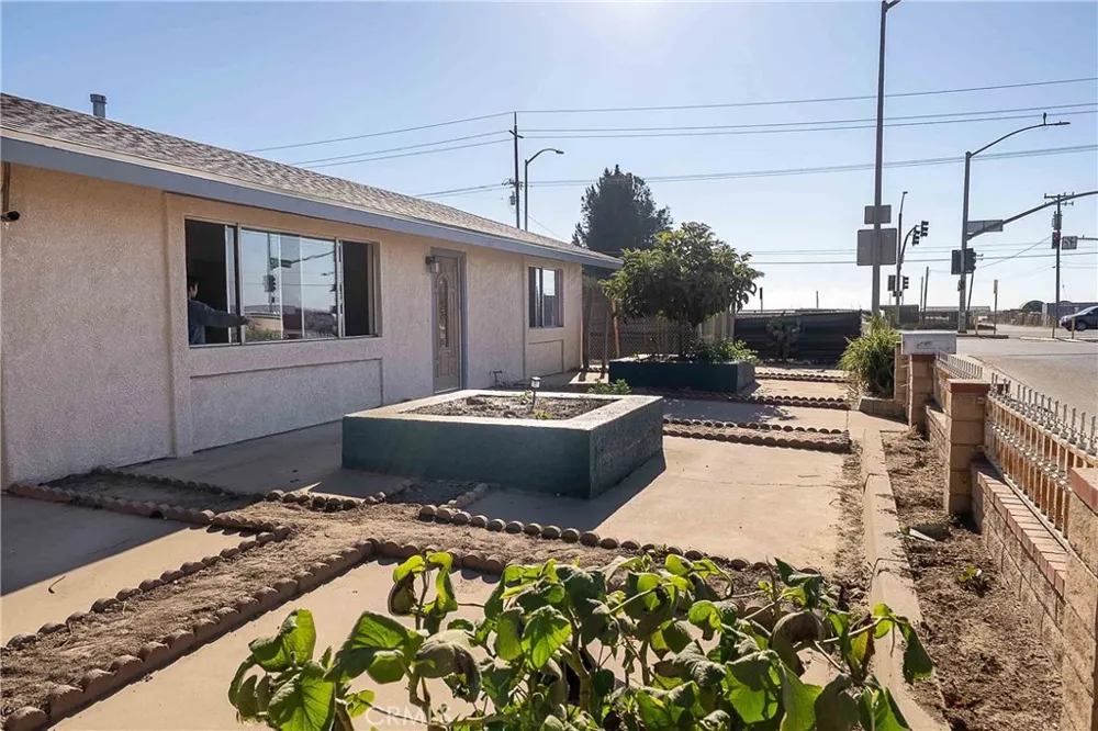 1142 W Donovan Santa Maria, CA 93458