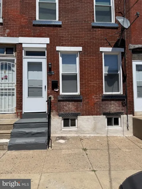 1817 E MADISON STREET