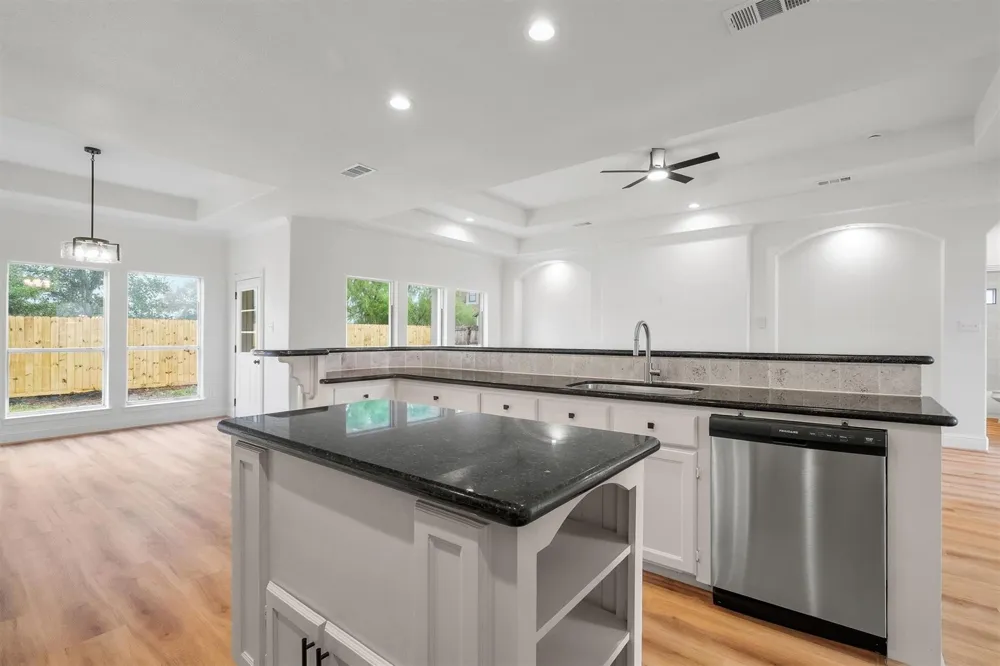 227 Manor Avenue Arcola, TX 77583