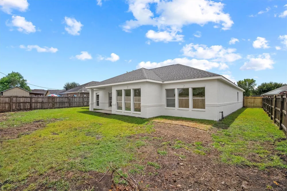 227 Manor Avenue Arcola, TX 77583