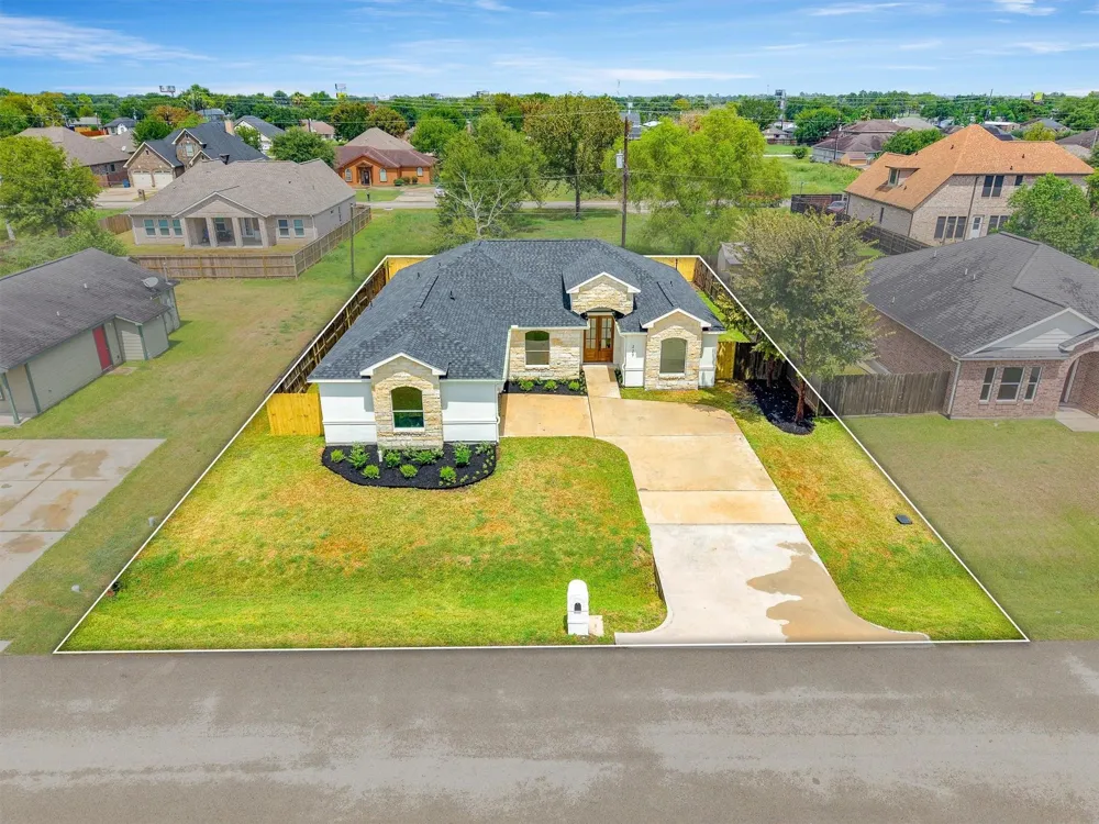 227 Manor Avenue Arcola, TX 77583