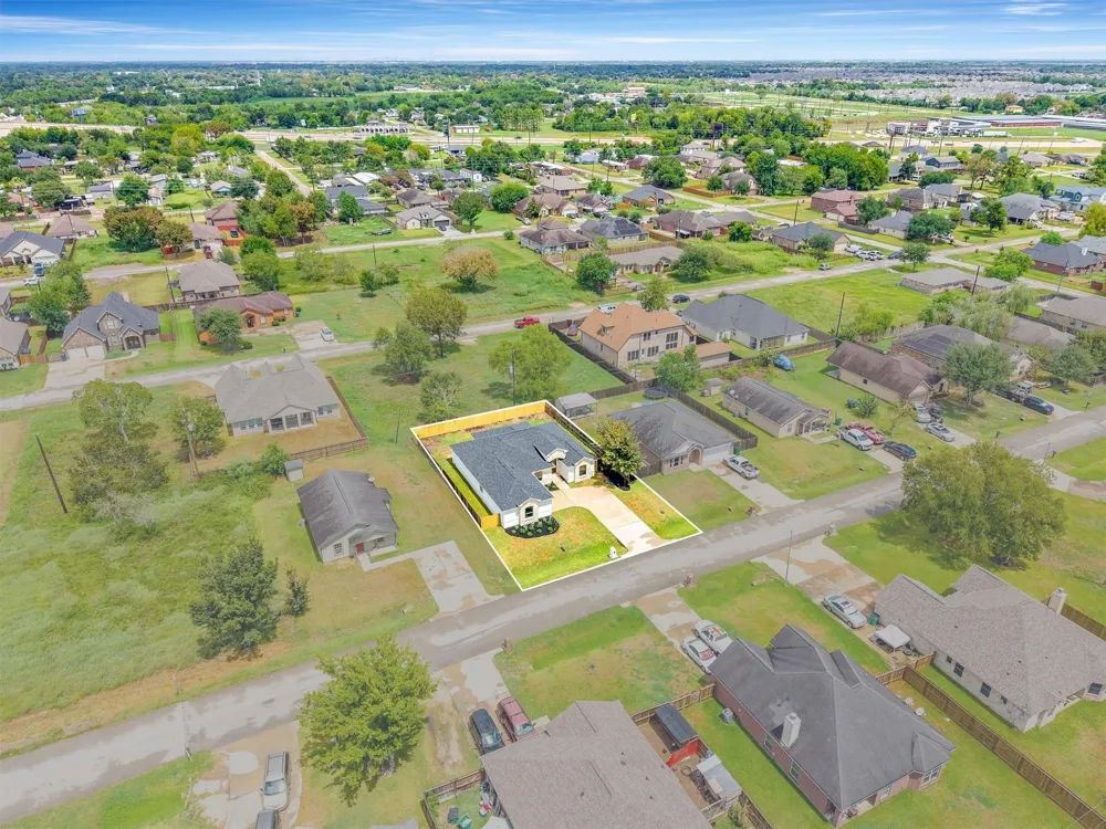 227 Manor Avenue Arcola, TX 77583