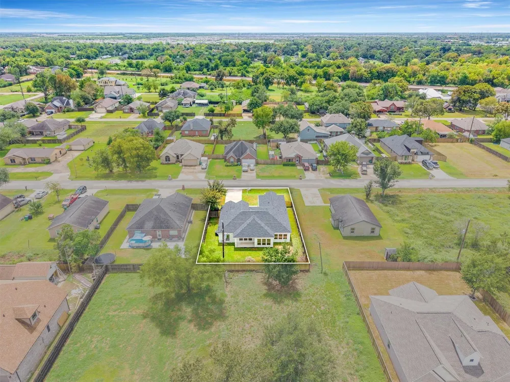 227 Manor Avenue Arcola, TX 77583
