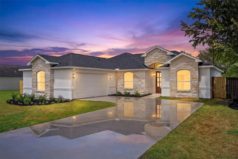 227 Manor Avenue Arcola, TX 77583