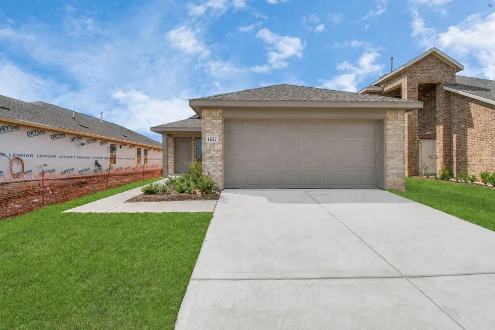 1627 Windrose Bend Angleton, TX 77515