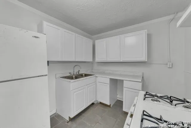 811 S GENERAL MCMULLEN DR San Antonio, TX 78237