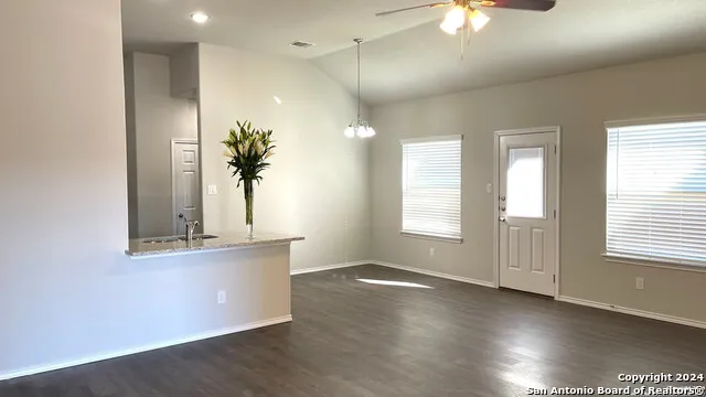 322/324 Emma Dr New Braunfels, TX 78130