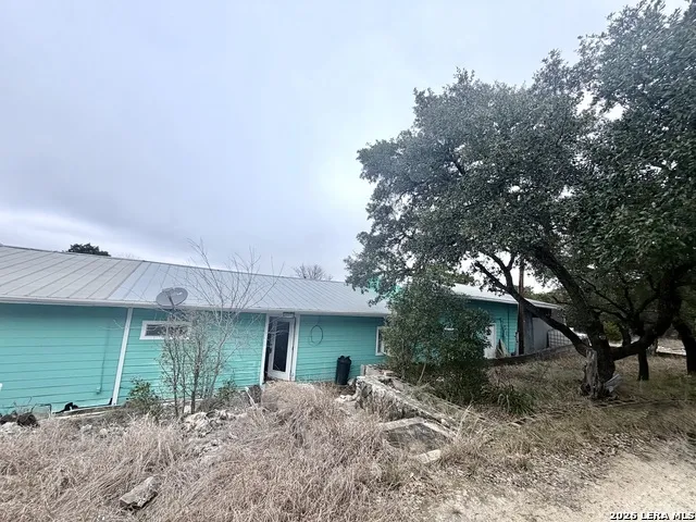 786 39TH ST W Lakehills, TX 78063