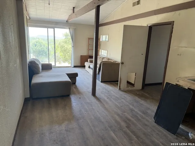 786 39TH ST W Lakehills, TX 78063