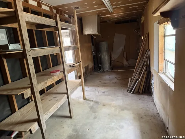 786 39TH ST W Lakehills, TX 78063