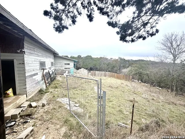 786 39TH ST W Lakehills, TX 78063