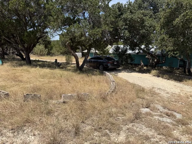 786 39TH ST W Lakehills, TX 78063
