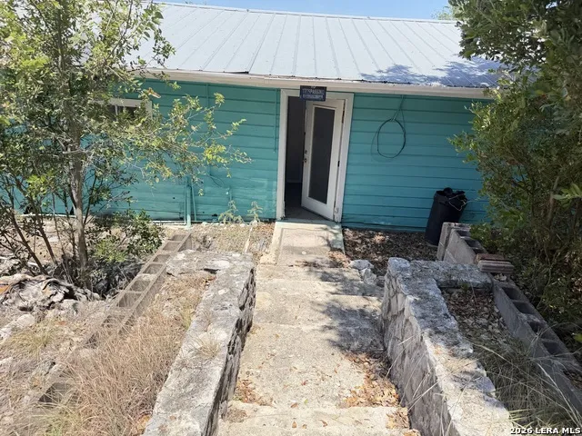 786 39TH ST W Lakehills, TX 78063