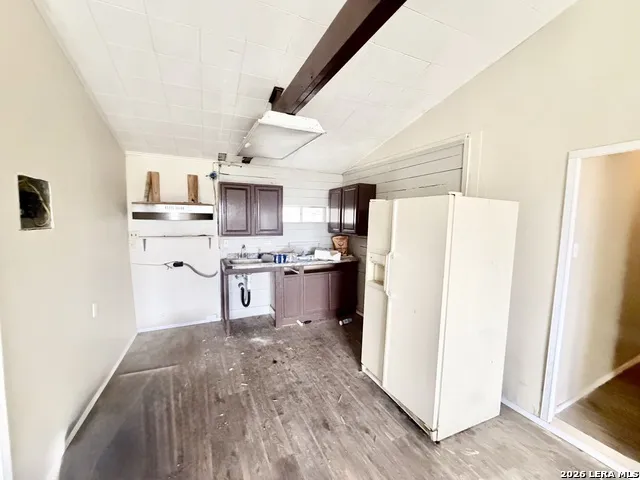 786 39TH ST W Lakehills, TX 78063