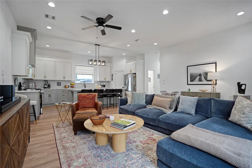 303 Blueberry Street #B Houston, TX 77018